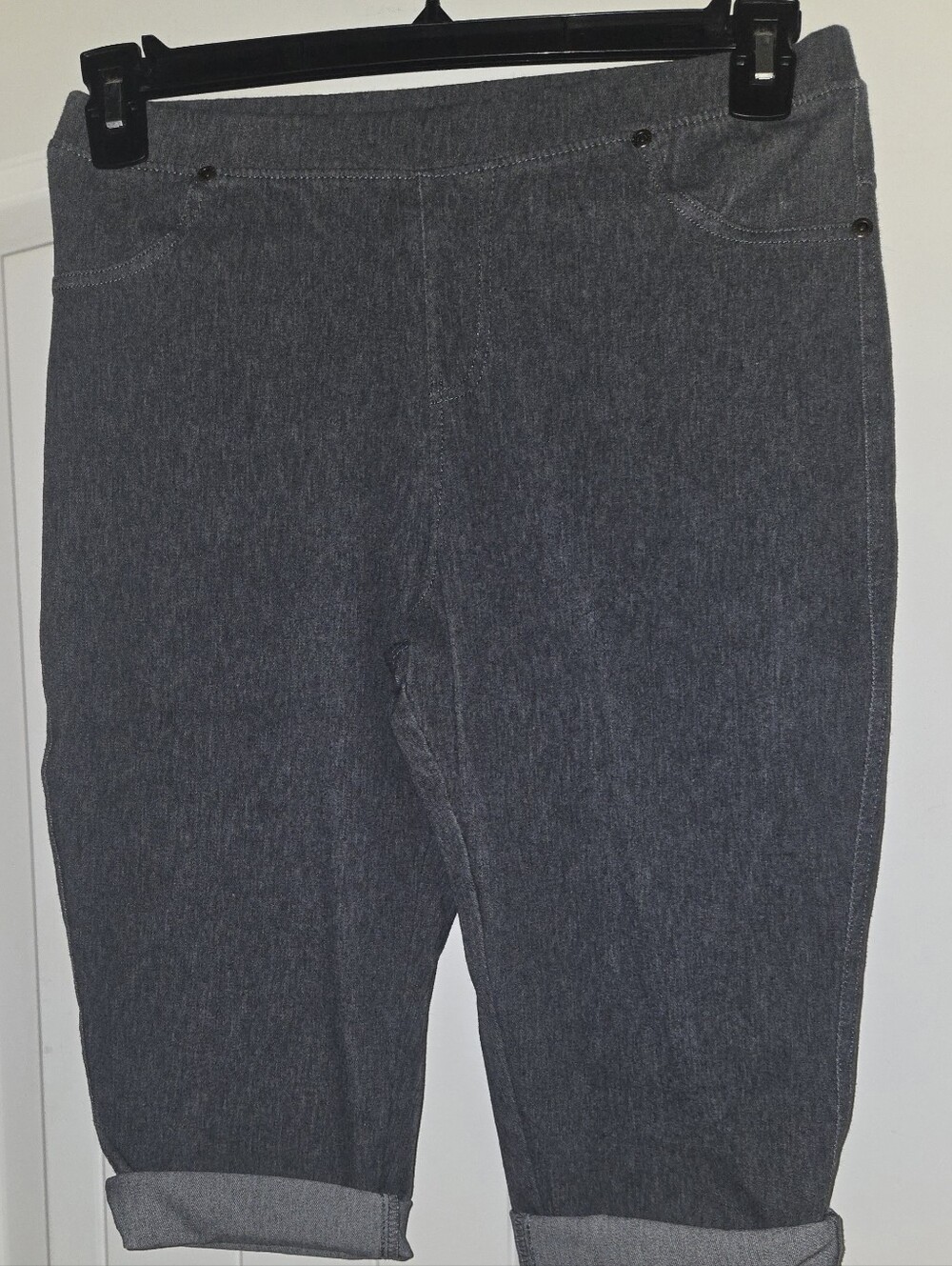 NWOT Women’s Charcoal Colored Cropped Jeggings